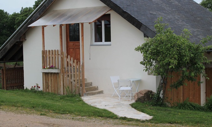 Vallon-en-Sully Apartment | Farm holidays, peace and nature