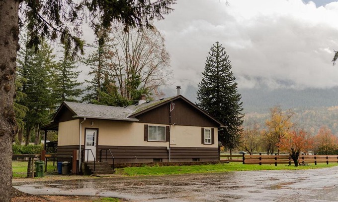 Popkum House | Farm House - L&S Farms