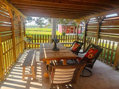 Corsicana House | Farm House Vacation Rental- In the heart of nature