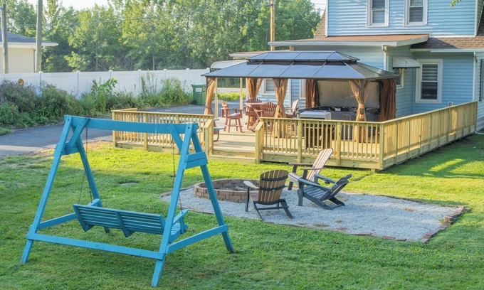 Port Clinton House | Farm house with hot tub by camp perry