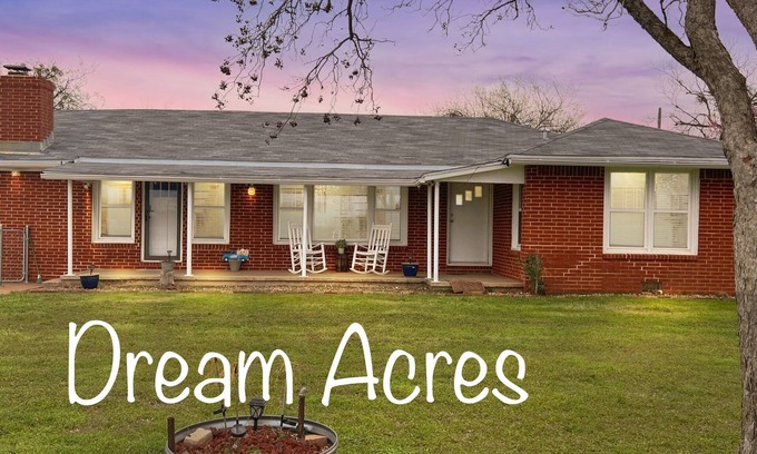 Clay House | Farm Retreat Pet-Friendly Near SAFB, WF, Hunting, Fishing Adventure nearby.