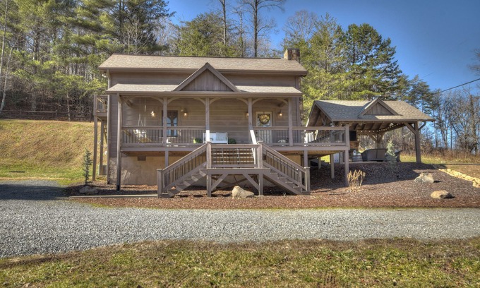 Blue Ridge Cabin | Farmhouse Cabin, Hot Tub, Fireplace Patio w/TV
