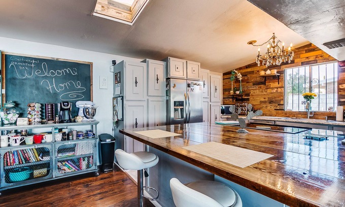 Tucson House | Farmhouse Charm Meets Modern Luxury – Pool Included! Welcome to Eli Place