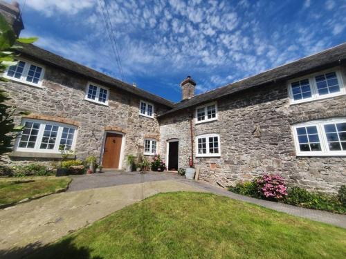 Oswestry House | Farmhouse Cottage set in beautiful countryside