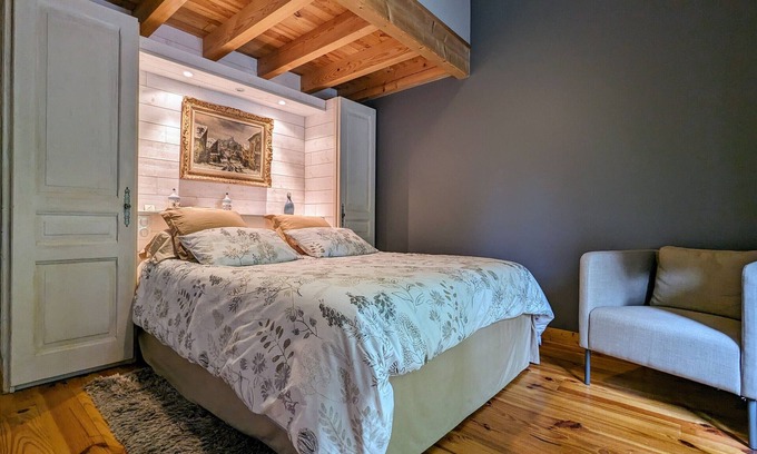 Saint-Romain-Lachalm Bed & Breakfast | Farmhouse with indoor pool on large estate