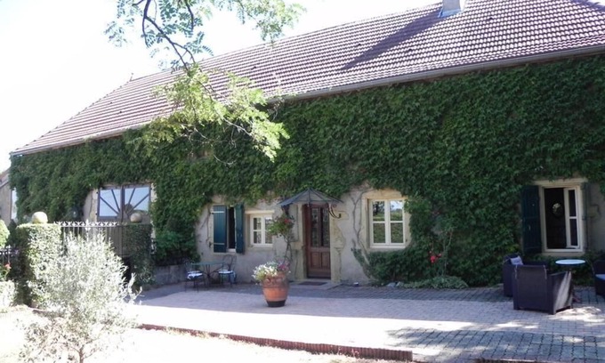 Bourg-le-Comte House | Farmhouse in southern Burgundy