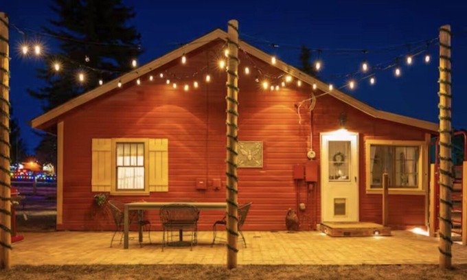 Woodland Park Cabin | Farmhouse In The Mountains - In The Heart of Town