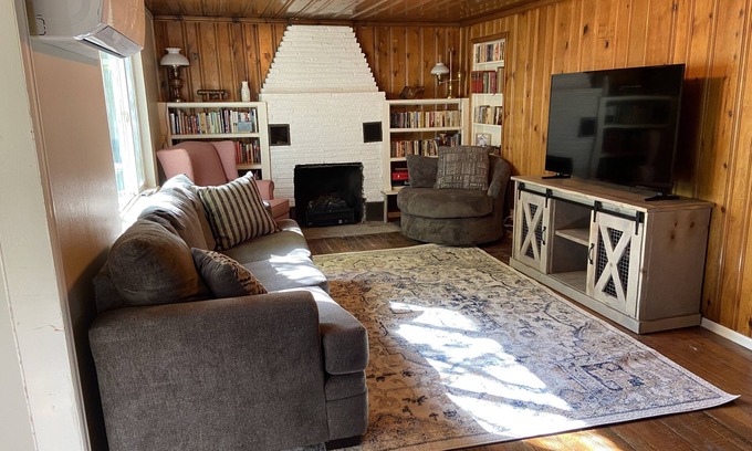 Arvada House | Farmhouse on horse ranch in Arvada, in convenient but quiet location!