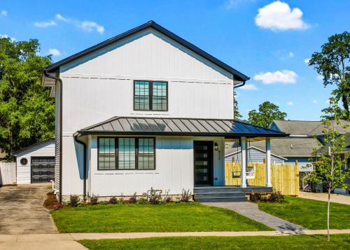 Lake Geneva House | Farmhouse on Wells