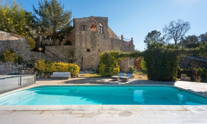 Vilademuls House | Farmhouse with pool and private access to the river