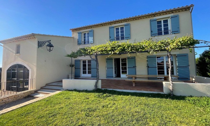 Violes House | Farmhouse with swimming pool in Provence