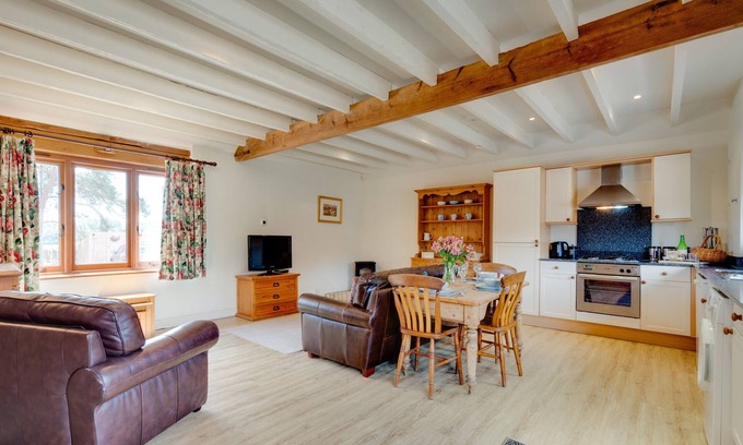 Woodbridge House | Farriers Cottage - Two Bedroom House, Sleeps 3