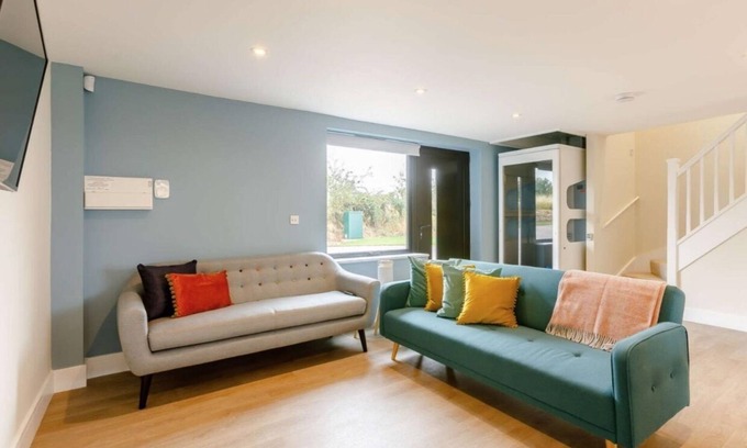 Bishampton Cottage | Fawn Cottage- disabled adapted - 3 bed - hot tub