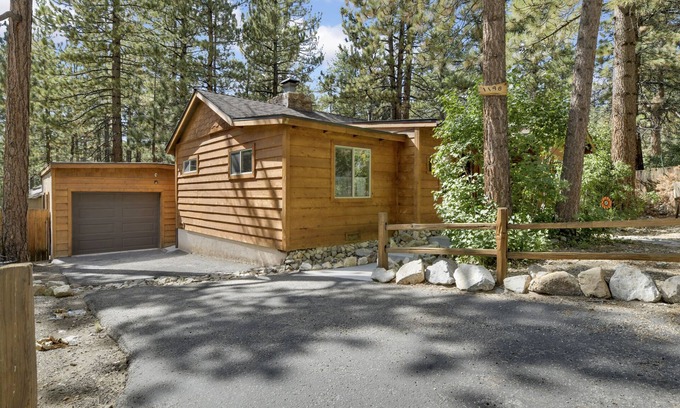 Fawnskin Cabin | Fawnskin Cottage- Adorable Relaxing Retreat Cabin