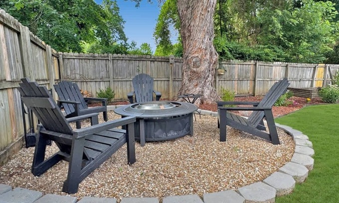Fayetteville House | Fayetteville Getaway -2 King Beds 5 mi from U of A