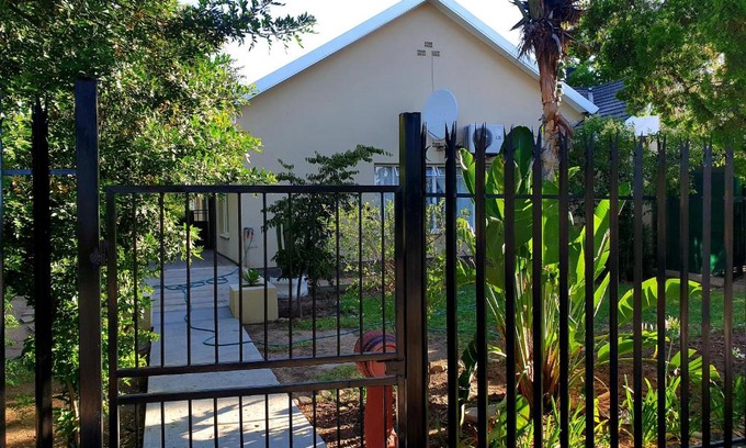 Porterville Bed & Breakfast | Feather Feet