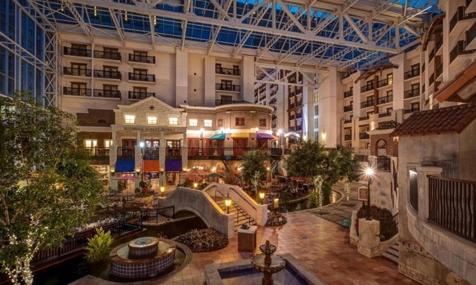 Grapevine Apartment | Featuring a 10-acre outdoor pool facility and a European-style spa .
