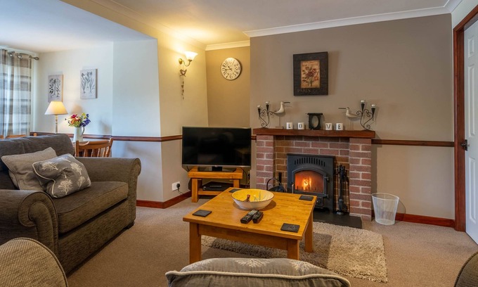 Backbarrow Cottage | Fellcroft Cottage - Dog-friendly, 1.5 miles from Windermere
