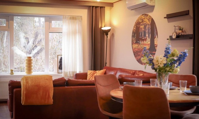 Municipality of Elburg Ski Chalet | Fenced garden | Covered porch | Free bikes