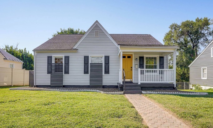 Elkton House | Fenced-In Yard: Home 7 Mi to Shenandoah Nat'l Park