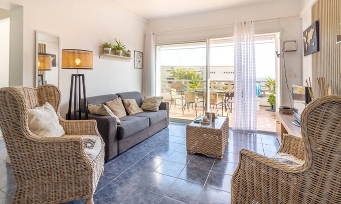 Llanca Apartment | Fener de Baix 78.1- Lovely apartment with terrace