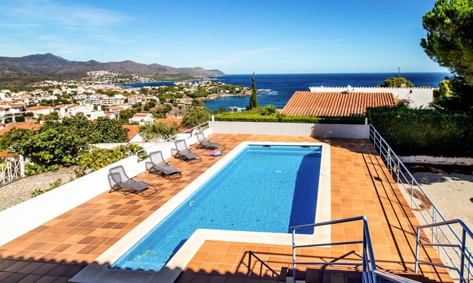 Llanca Apartment | Fener de Dalt 89 - House with pool and views