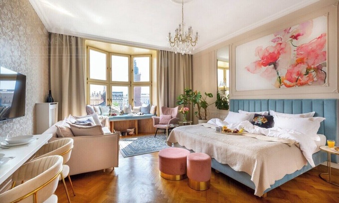 Old Town Apartment | Feniks Indigo studio with a Main Square view