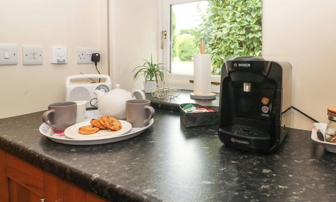 Longnor Cottage | FENNS BARN, family friendly, character holiday cottage in Leek