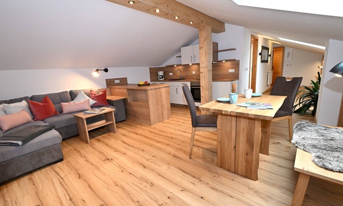 Ramsau Apartment | Ferienwohnung Hochalm, 1-2 Personen, 47 qm, Dusche/WC, Südbalkon, TV, separates Schlafzimmer, Nichtraucher, Dachgeschoss