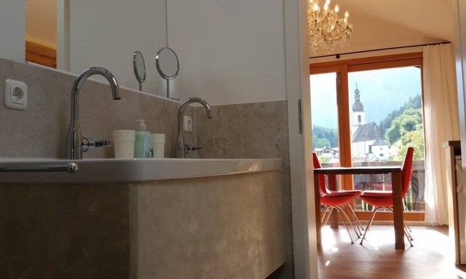 Ramsau Apartment | Ferienwohnung Ausblick*, 1-4 Personen, Dusche/WC + Badewanne, Balkon, TV, 2 Schlafzimmer, Dachgeschoss