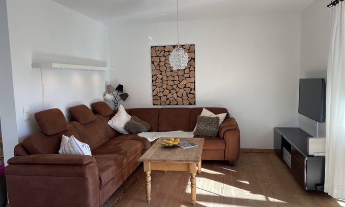 Siegsdorf House | Ferienhaus, 140qm, Balkon, Terrasse, Garten, 3 Separate Schlafzimmer, Wohnzimmer mit Kachelofen, Küche, Bad, max 6 Personen