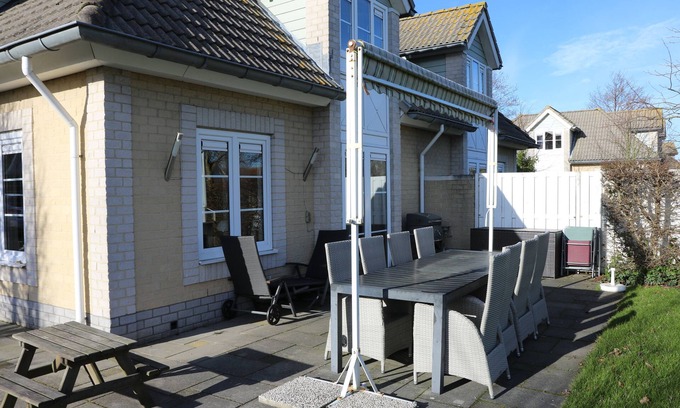 Kamperland House | Ferienhaus Franzen: Comfortably furnished with garden, sauna and terrace