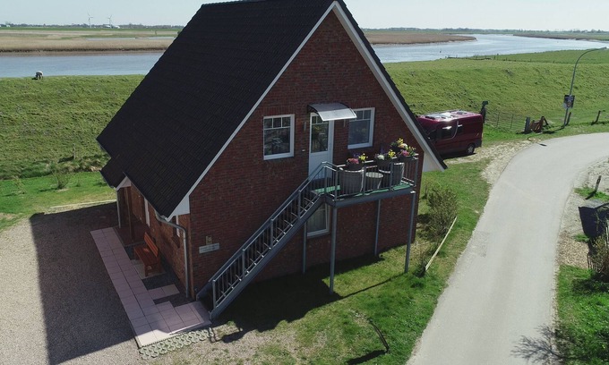Oldenswort Apartment | Ferienhaus Hemmerdeich OG Apartment for 4 pers. directly on the Eider