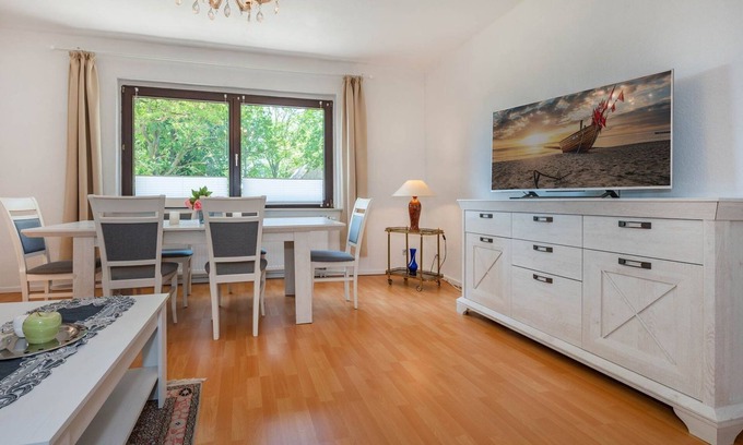 Mellenthin House | Ferienhaus Mellenthin - Geräumiges Ferienhaus in Ländlicher Idylle mit Stellplatz, Wlan und Terrasse
