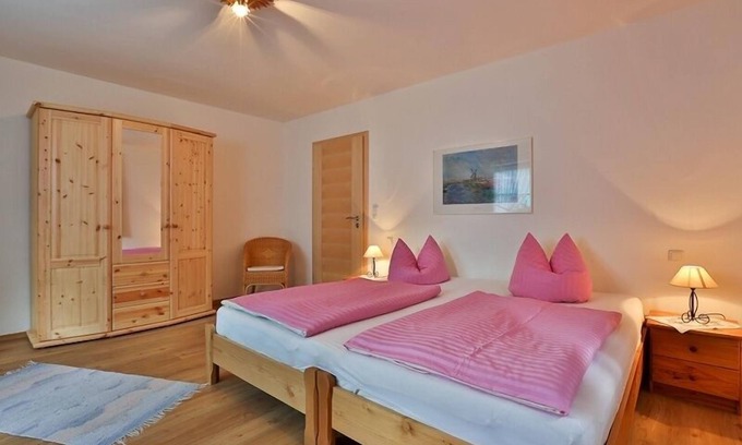 Unterschonau Apartment | Ferienwohnung für 2-6 Pers., 114 qm, zwei Bäder, Badewanne u. Dusche, sep. WC, 3 sep. Schlafzimmer