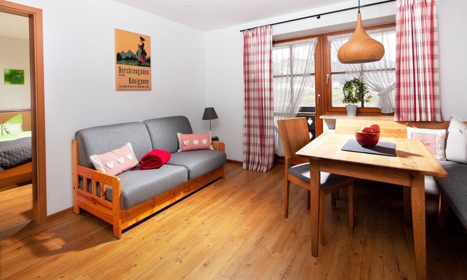 Unterschonau Apartment | Ferienwohnung 2 bis 2 Personen, 42 qm, Obergeschoss, 1 separates Schlafzimmer, Balkon