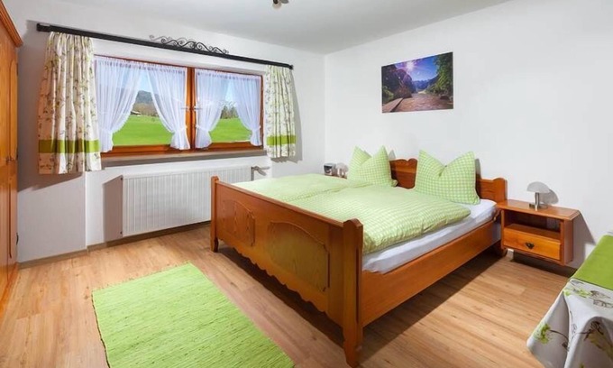 Schoenau am Koenigssee Apartment | Ferienwohnung Kehlstein, 2 Personen, 1 separates Schlafzimmer, Dusche/WC, Balkon 45 qm