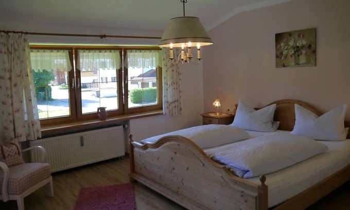 Frasdorf Apartment | Ferienwohnung 1-3 Personen, 46 qm, Balkon, 1 Schlafzimmer, Wohnküche, SAT-TV