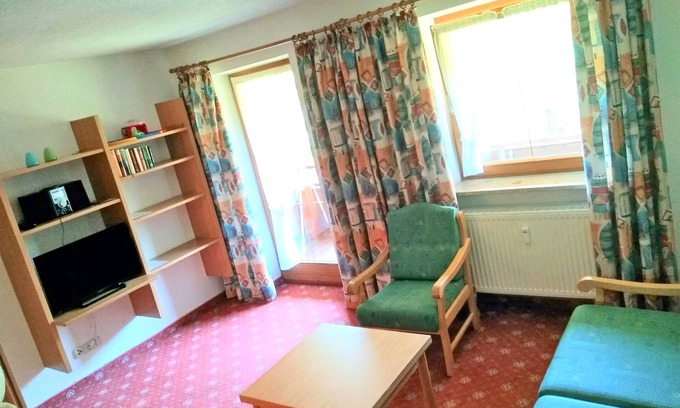 Aschau im Chiemgau Apartment | Ferienwohnung 49 qm mit einem extra Schlafzimmer und Balkon