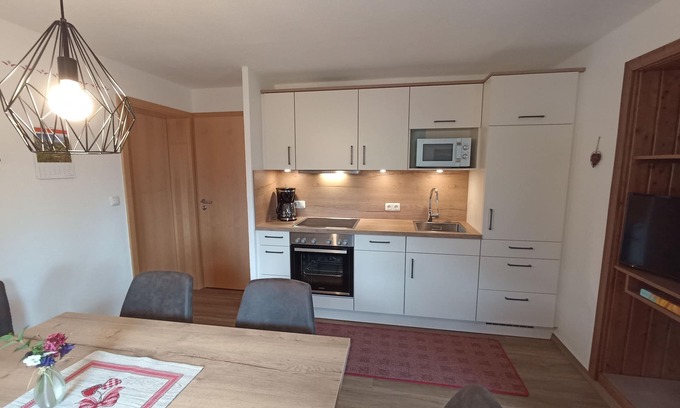 Anger Apartment | Ferienwohnung 76qm, Nichtraucher, Wohnraum mit Küchenzeile, 3 Schlafzimmer, Balkon, Sat-TV, 3 Sterne, max 6 Personen