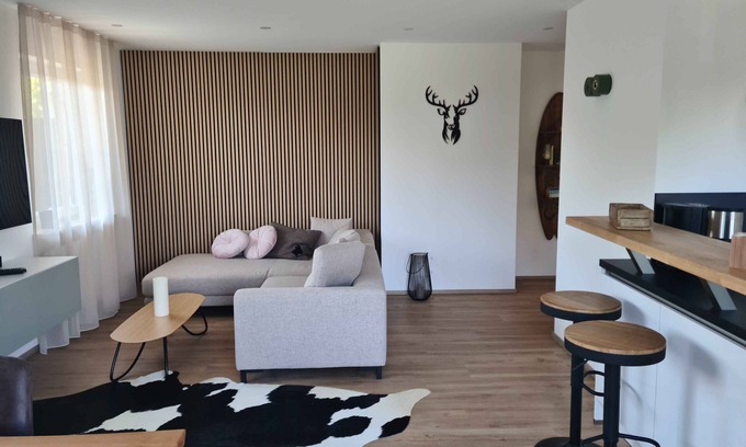 Seeon-Seebruck Apartment | Ferienwohnung 80 qm 1 Sep. Schlafzimmer für 1-4 Personen mit Balkon