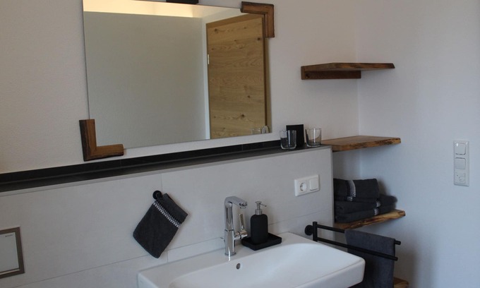 Bad Endorf Apartment | Ferienwohnung an der Jodquelle, 38 qm Obergeschoss, 1 Separates Schlafzimmer