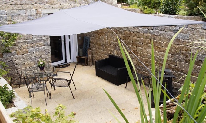 Frickenhausen Apartment | Ferienwohnung Burgblick im Neuffener Tal mit Sauna und Wallbox