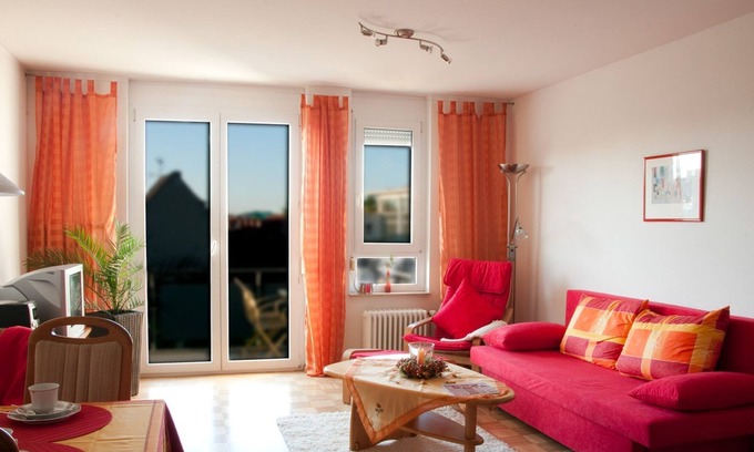 Breisach Apartment | Ferienwohnung, 45 qm, 1 Schlafzimmer und 1 Wohn-/Schlafzimmer mit Balkon, für max. 3 Personen