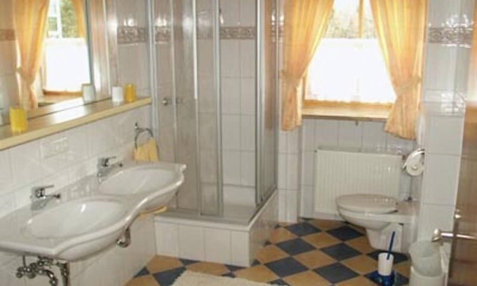 Bischofswiesen Apartment | Ferienwohnung für 2-5 Pers., ca. 72 qm, 2 Schlafzimmer, Wohnraum mit Kochnische, große Terrasse, Balkon