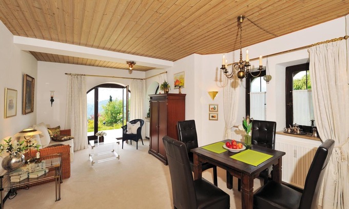 Stanggaß Apartment | Ferienwohnung für 2 Pers., ca. 74 m², Wohnzimmer, Schlafzimmer, Küche und Terrasse