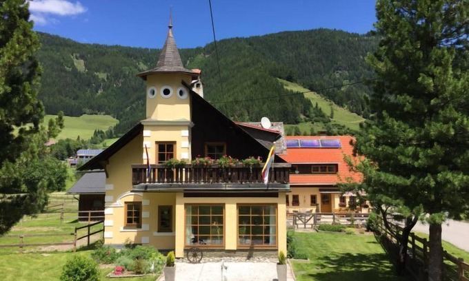 Gnesau Apartment | Ferienwohnung Gurkhof 2 - Gurk by Interhome