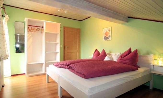 Bad Feilnbach Apartment | Ferienwohnung Himbeere 40 qm, 2. Obergeschoss, 1 Sep. Schlafzimmer, Westbalkon