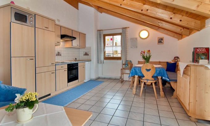 Zwieselberg Apartment | Ferienwohnung mit Balkon und Reitplatz