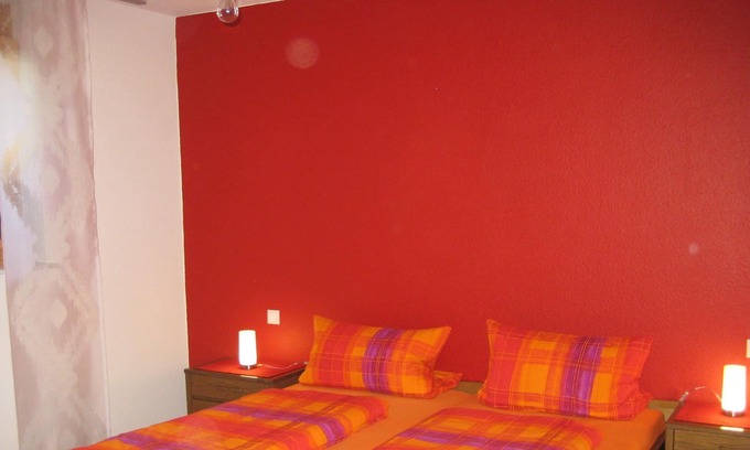 Altenheim Apartment | Ferienwohnung mit ca. 63qm, 1 Schlafzimmer, 1 Wohn-/Schlafzimmer, für maximal 3 Personen
